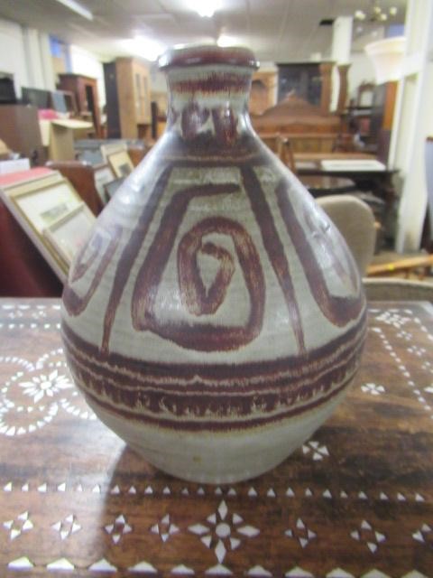 QUANTITY OF STUDIO POTTERY ETC Image
