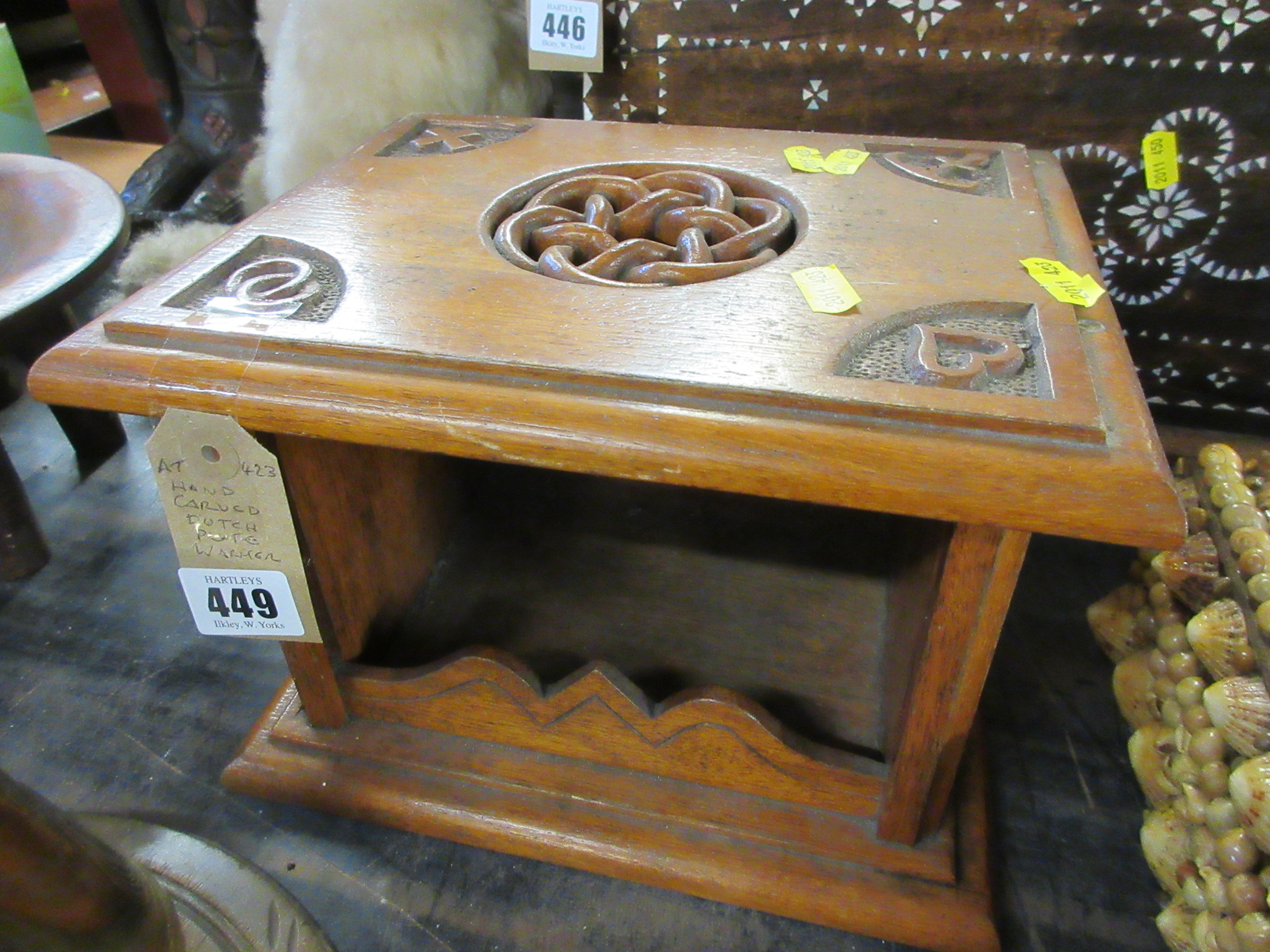 HAND CARVED DUTCH PLATE WARMER Image
