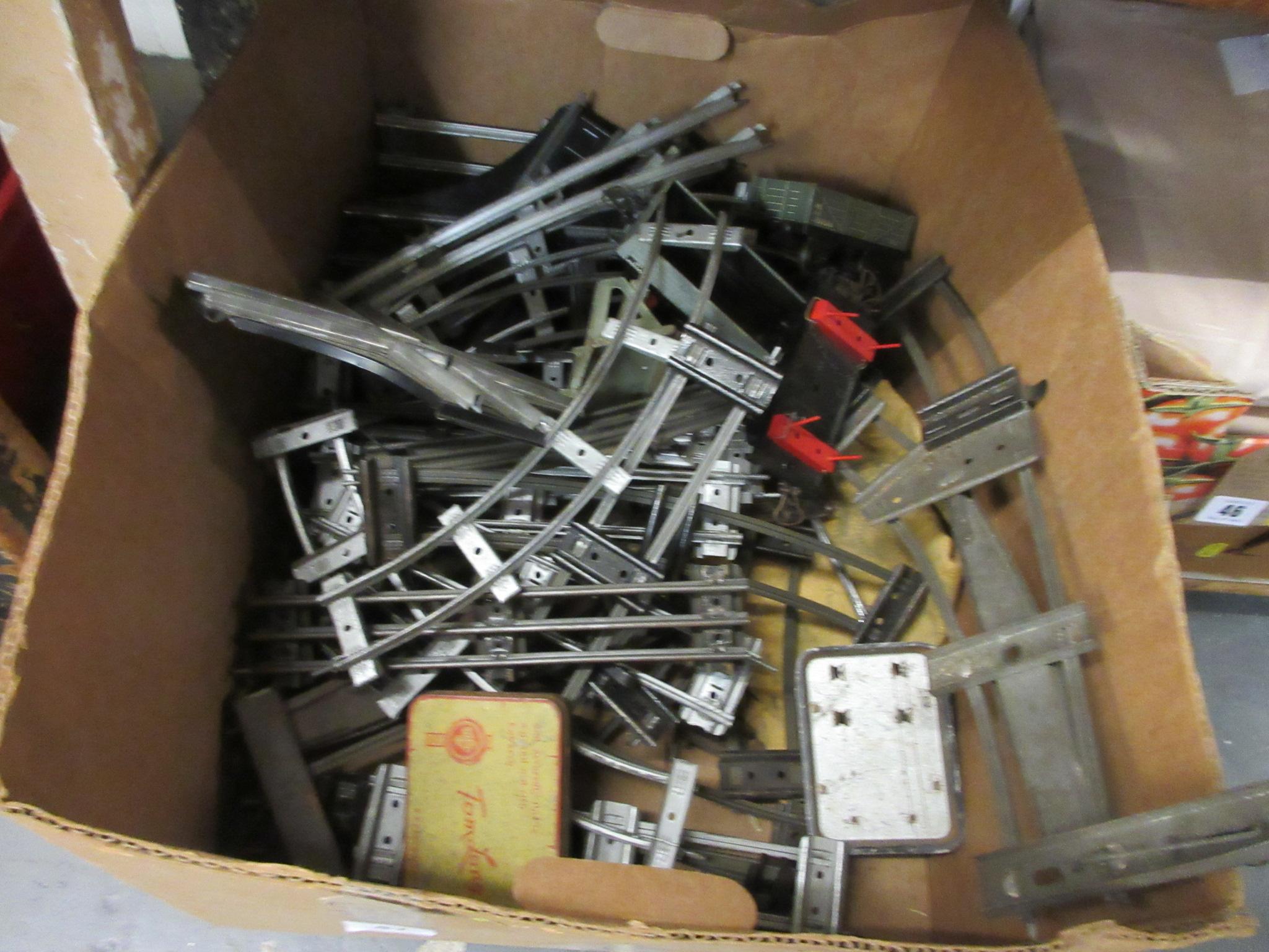 BOX OF VINTAGE TRAIN TRACK ETC Image