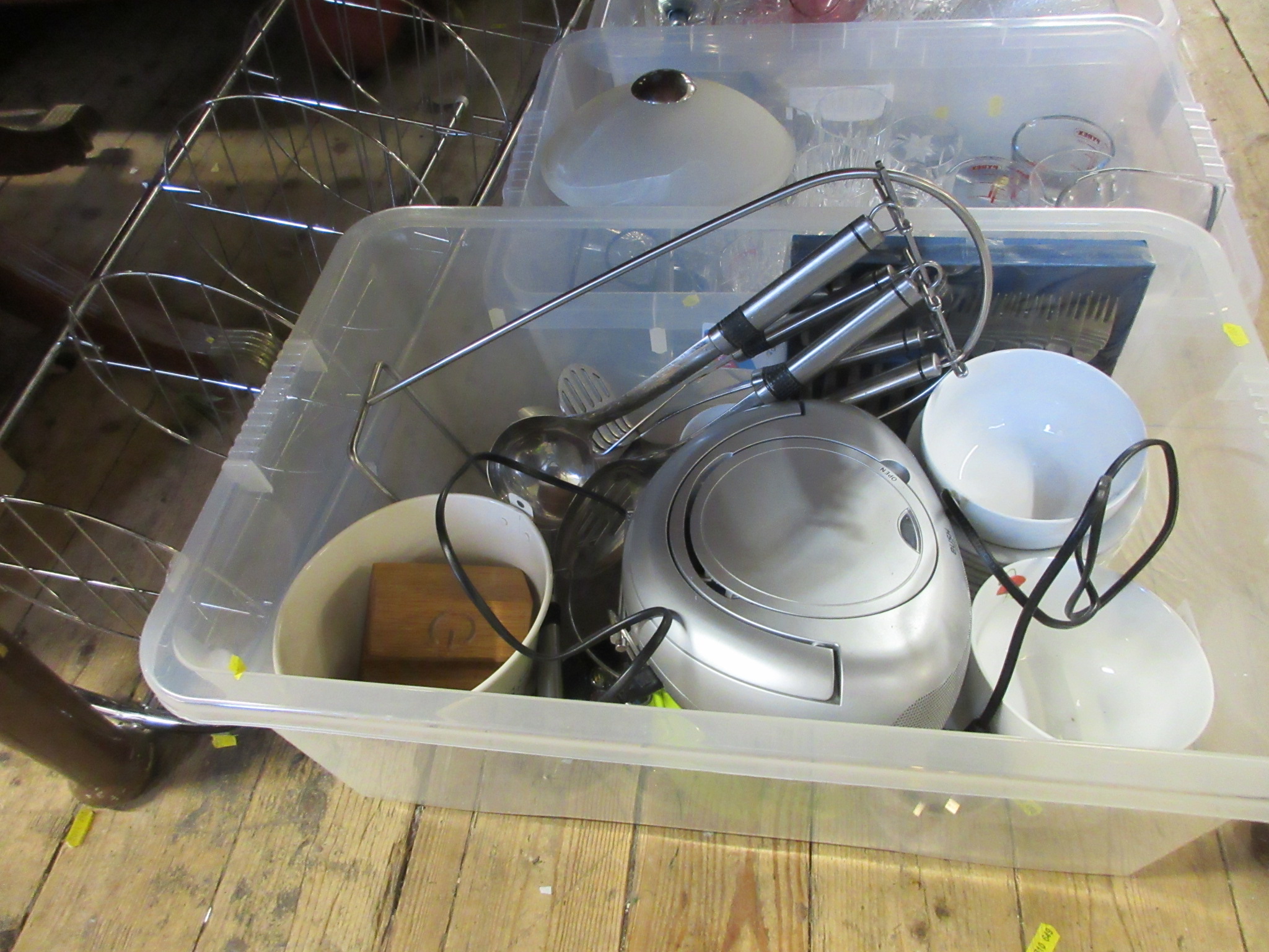 BOX OF MISCELLANEOUS INCLUDING PAN RACK AND BUSH RADIO Image