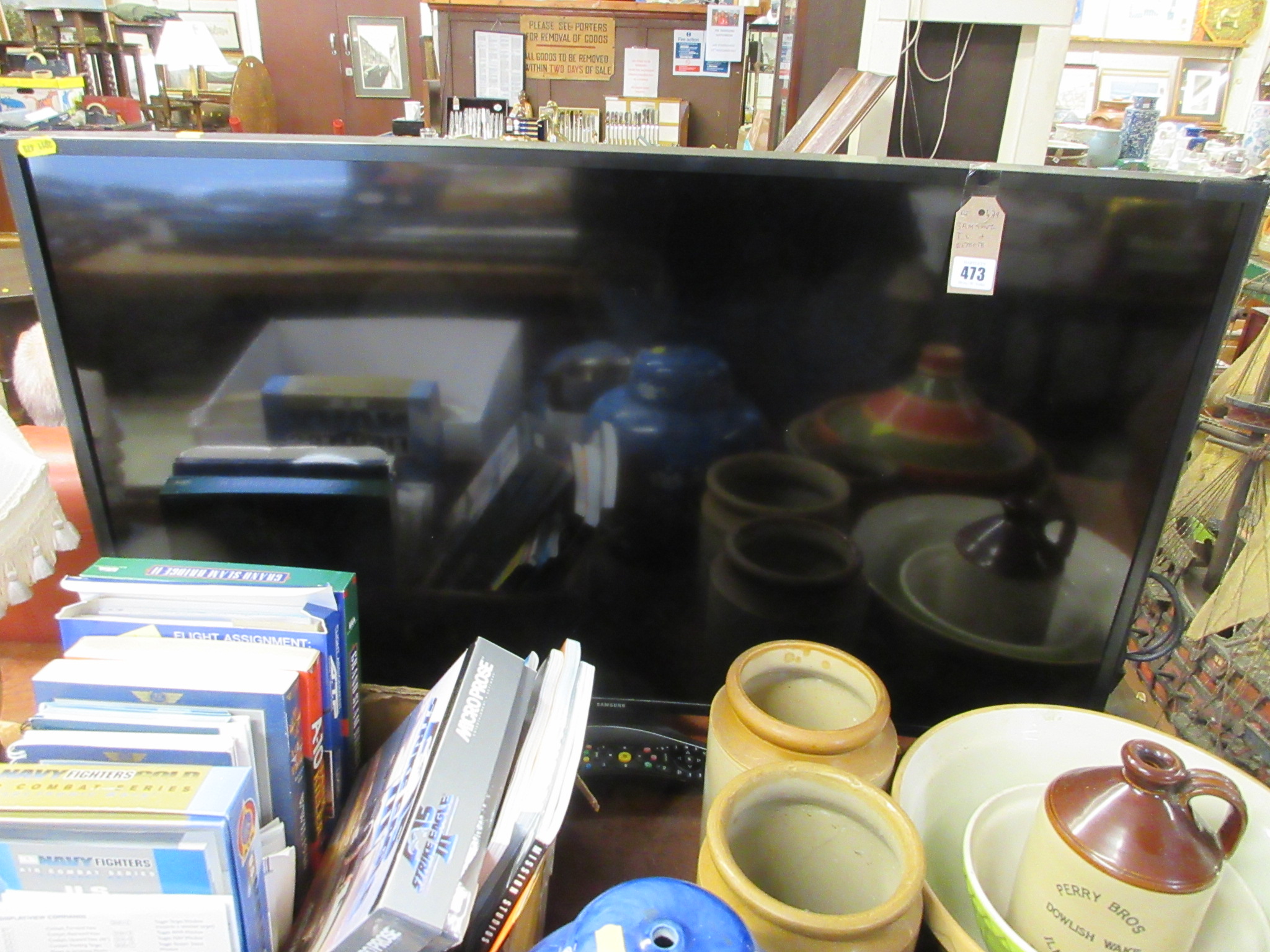 SAMSUNG TV AND REMOTE Image