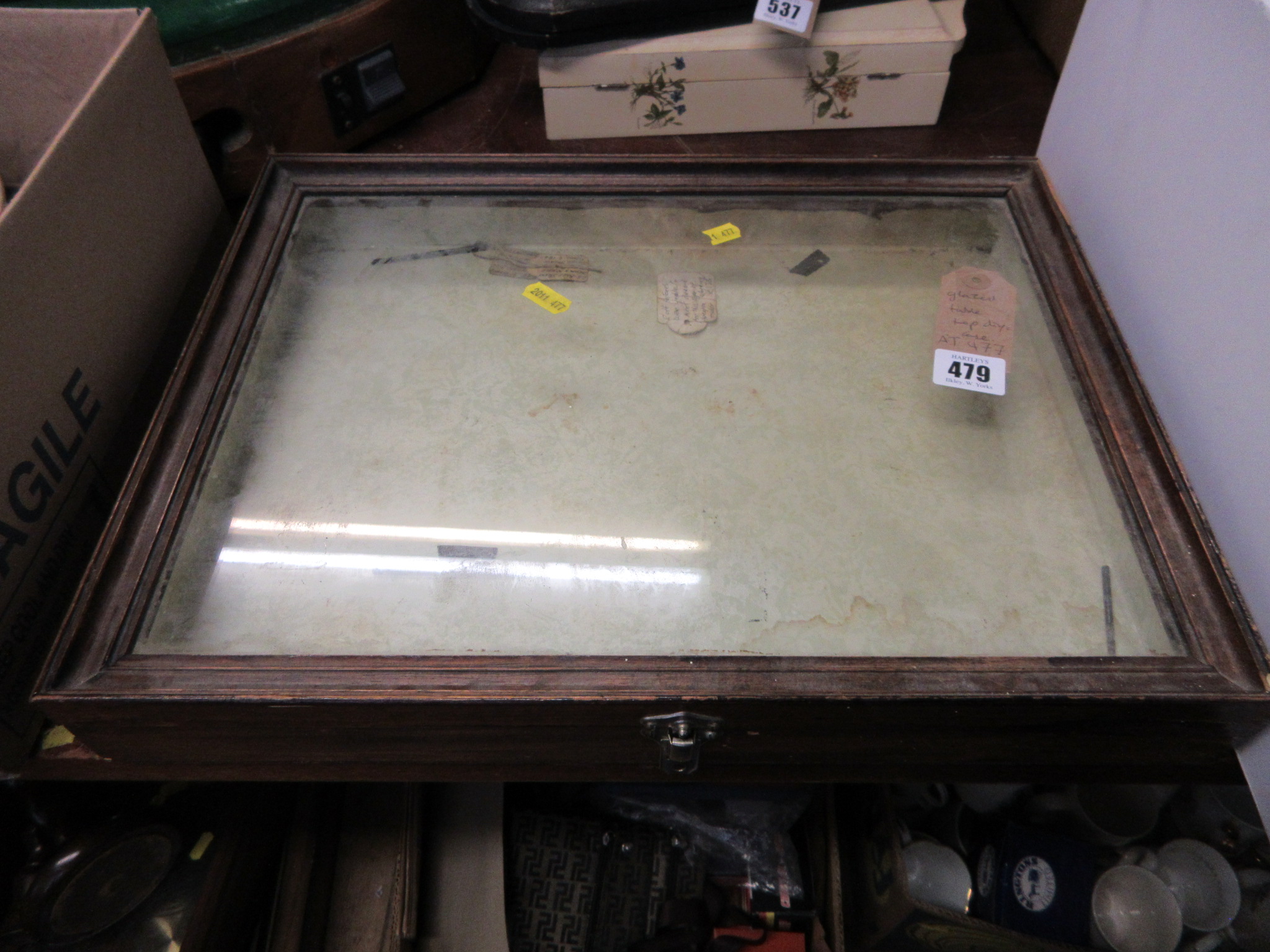 GLAZED TABLE TOP DISPLAY CASE Image