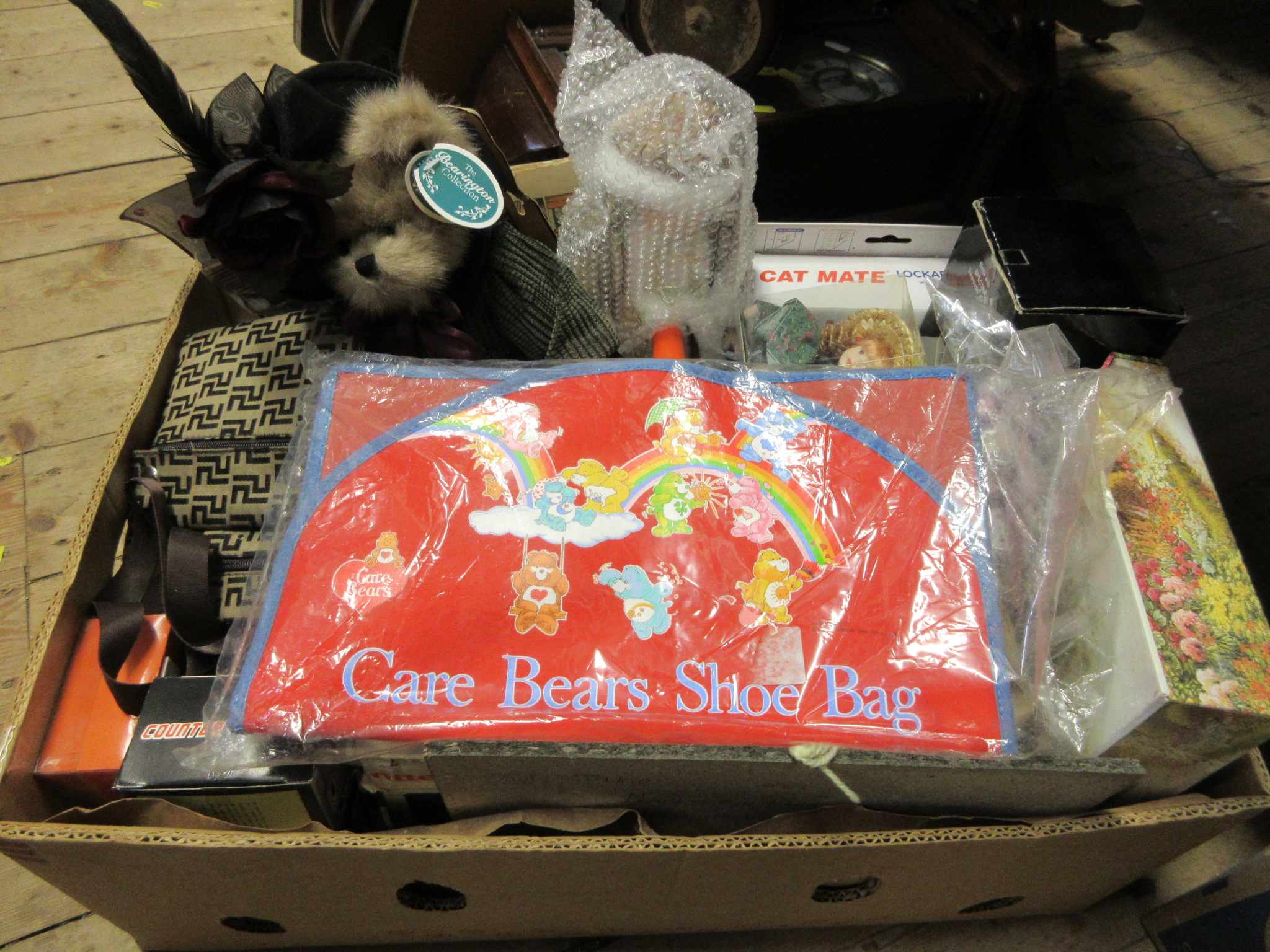 BOX OF MISCELLANEOUS INCLUDING TOYS AND CAT FLAP Image