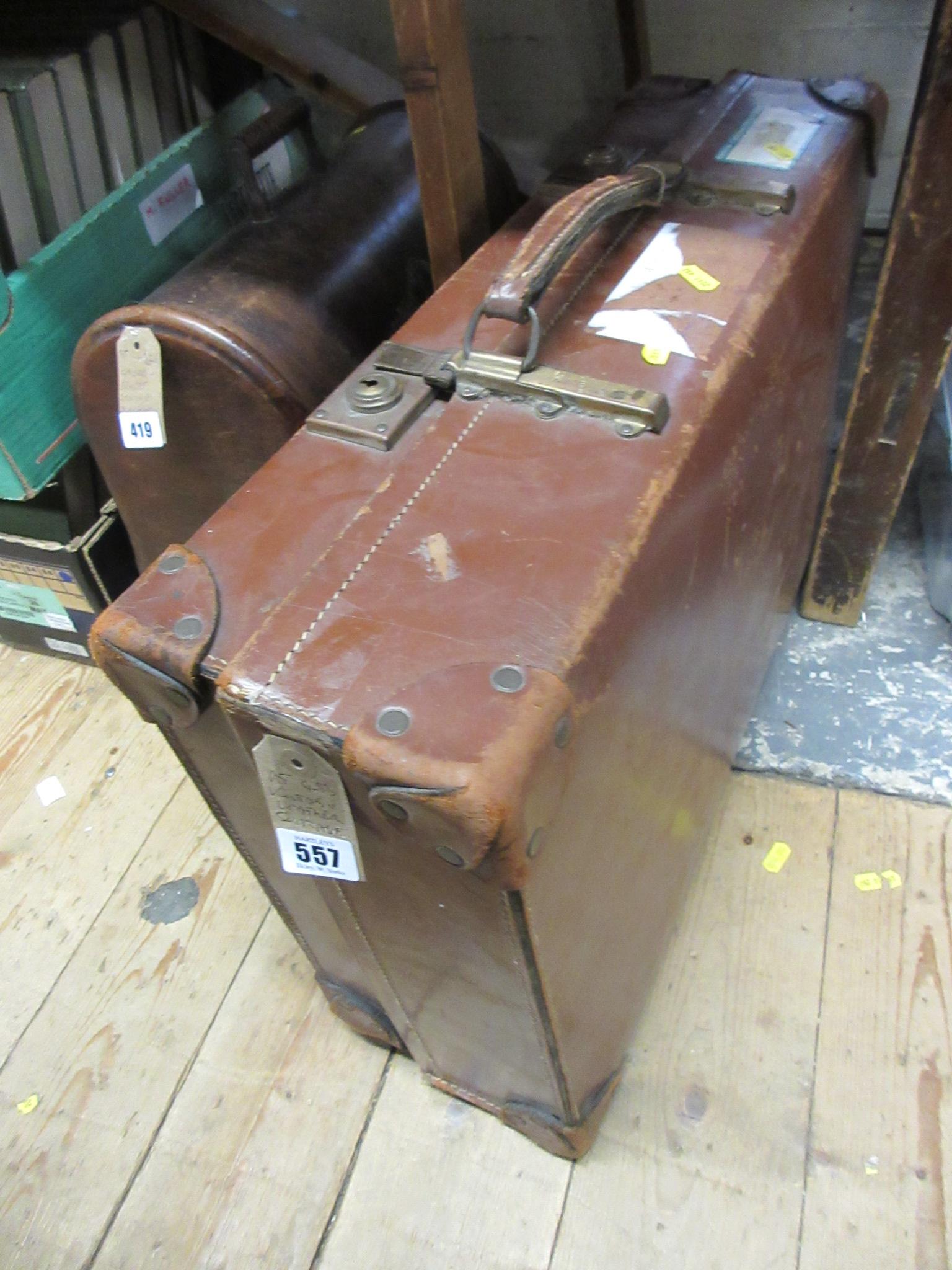 VINTAGE LEATHER SUITCASE Image