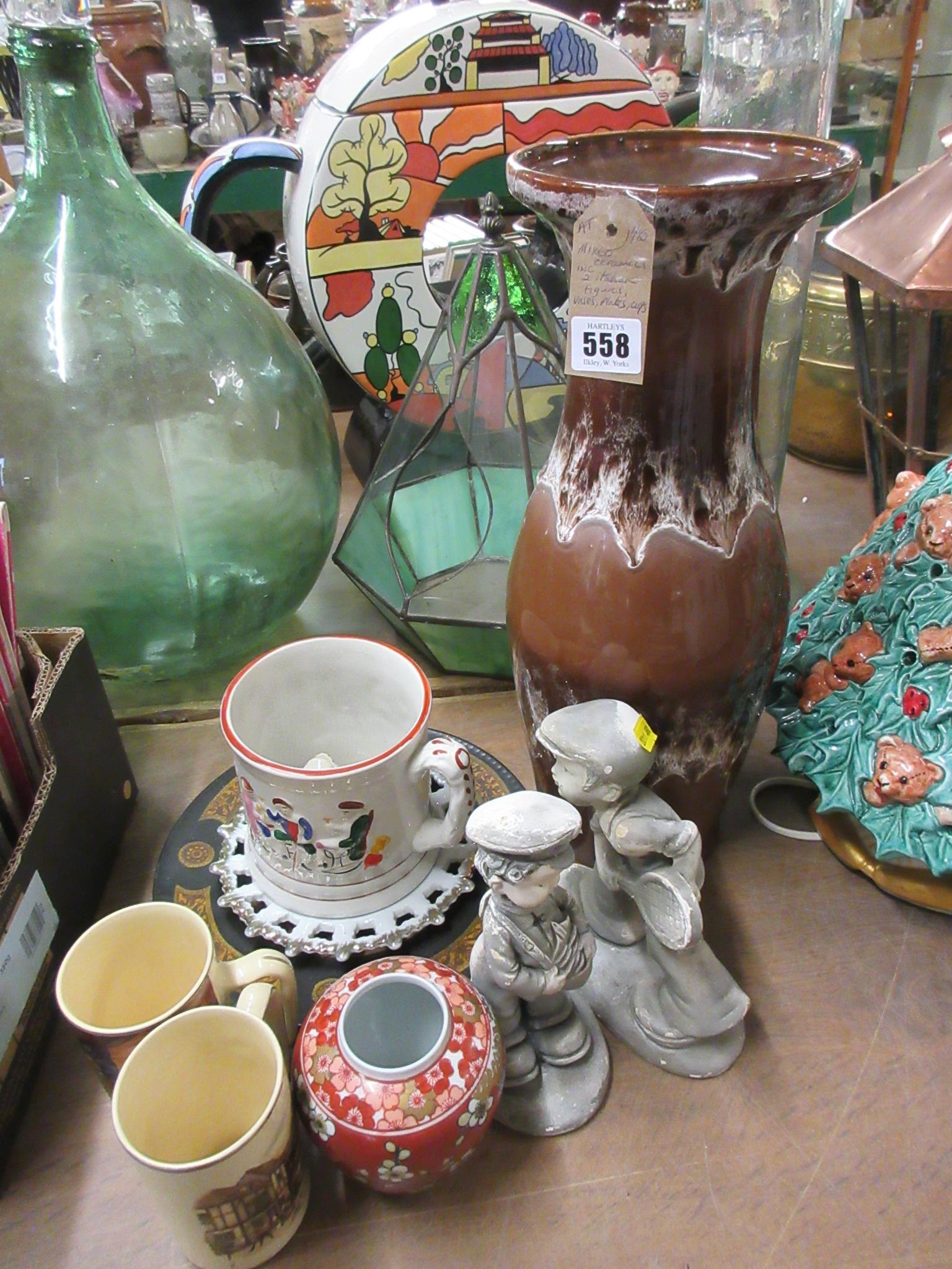 MIXED CERAMICS INCLUDING TWO ITALIAN FIGURES Image