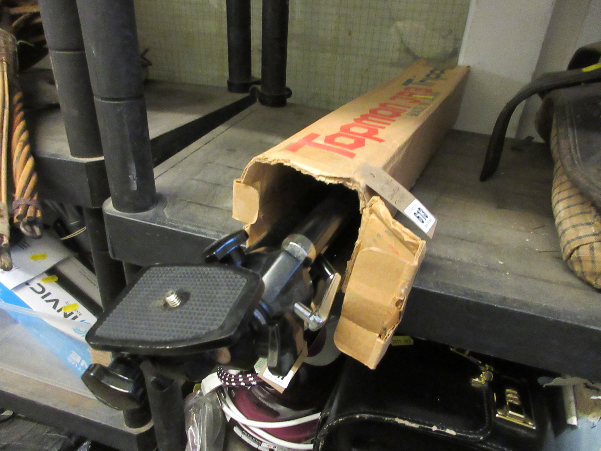 BOXED CAMERA TRIPOD Image