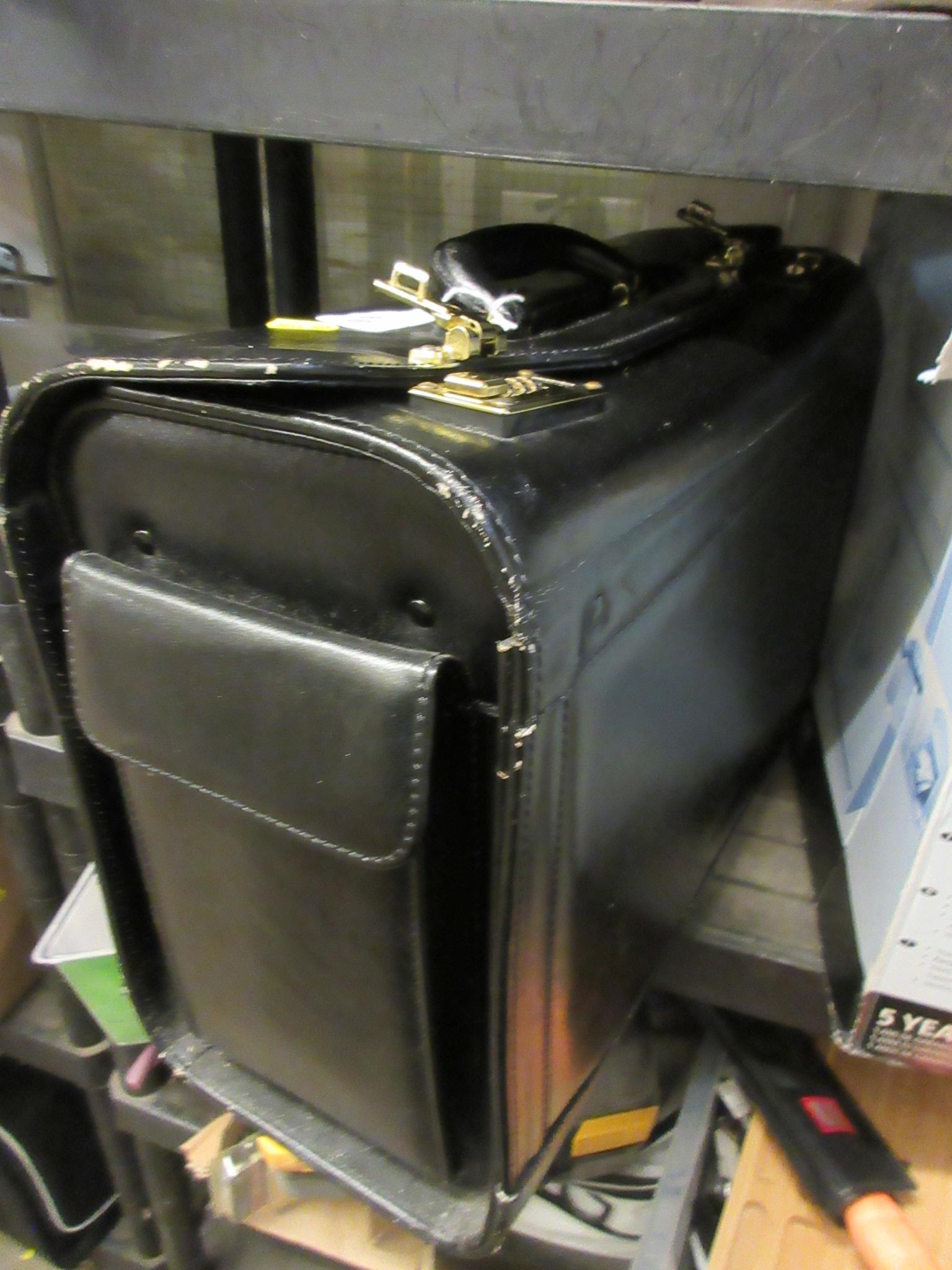 BLACK LEATHER PILOTS CASE Image