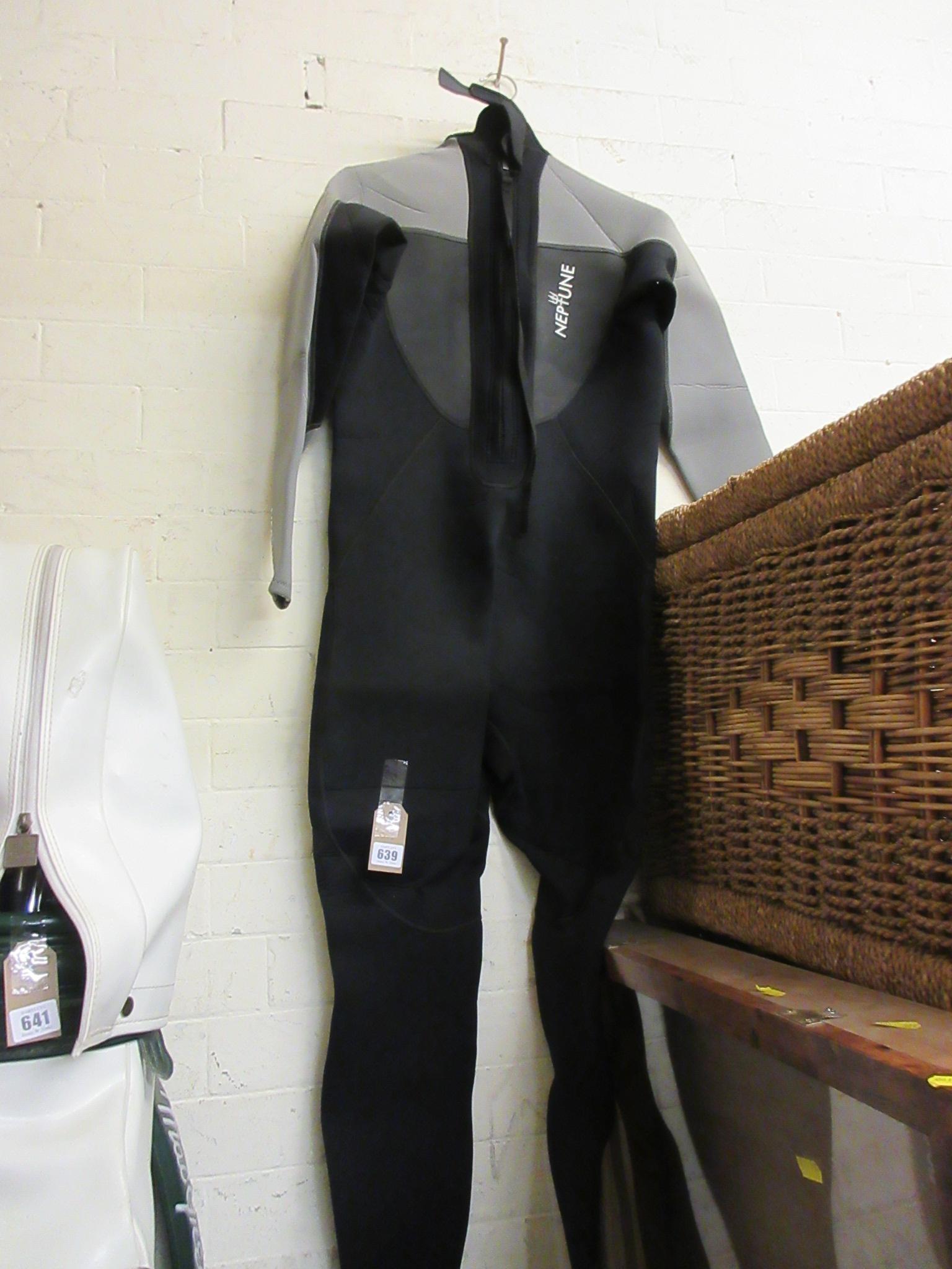 NEPTUNE WETSUIT SIZE MEDIUM Image