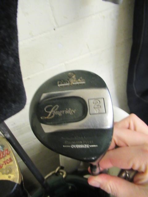 SET OF GOLF CLUBS Image