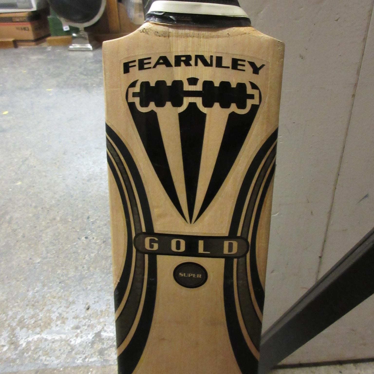 SLAZENGER CRICKET BAG WITH BAT PADS AND JUMPER ETC Image