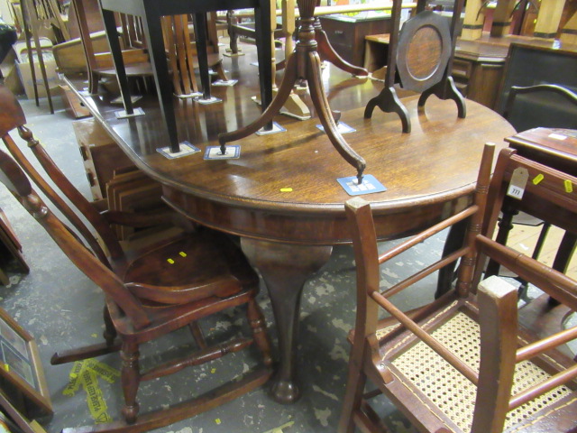 DINING TABLE Image