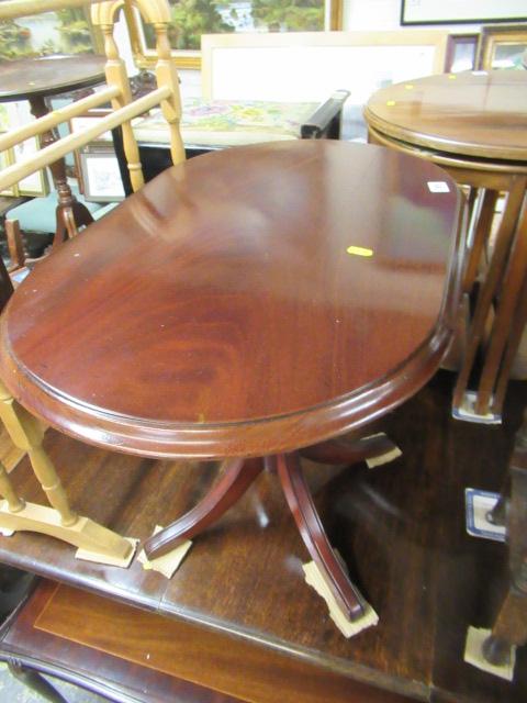 PEDESTAL TABLE Image