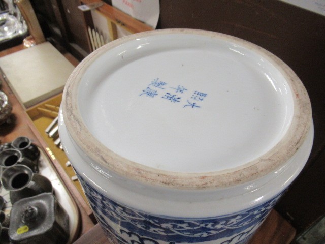 LARGE CHINESE VASE AND A JAPANESE VASE Image