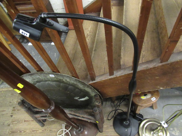 ADJUSTABLE READING LAMP Image