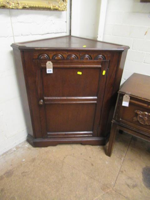 OAK CORNER CUPBOARD Image