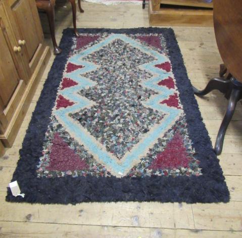 CLIPPED RUG Image