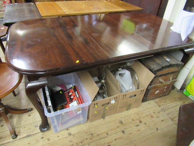 EXTENDING DINING TABLE Image