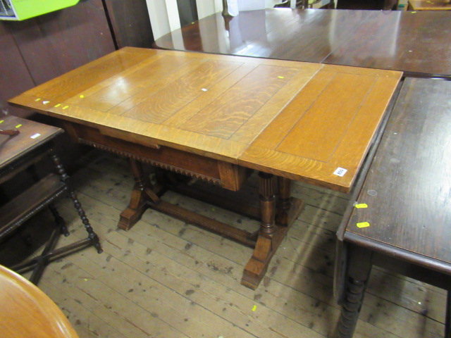 DINING TABLE Image