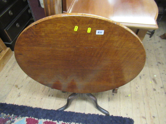TILT TOP PEDESTAL TABLE Image