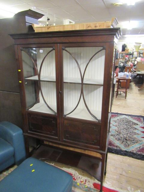 DISPLAY CABINET Image