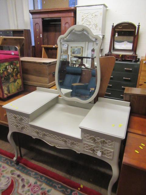DRESSING TABLE WITH MIRROR Image