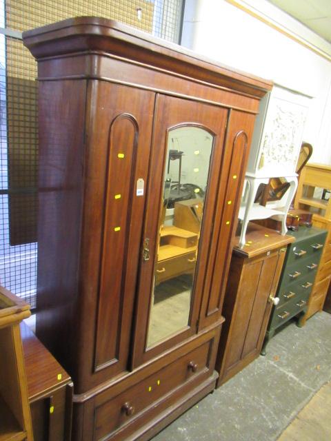 VICTORIAN MAHOGANY MIRRORED DOOR WARDROBE Image