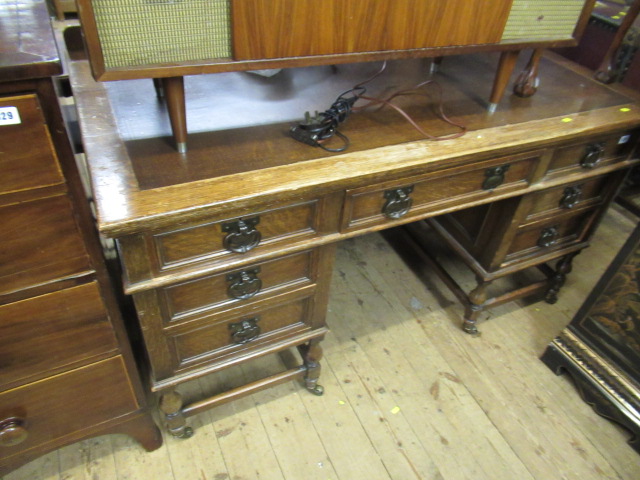 OAK PEDESTAL DESK Image
