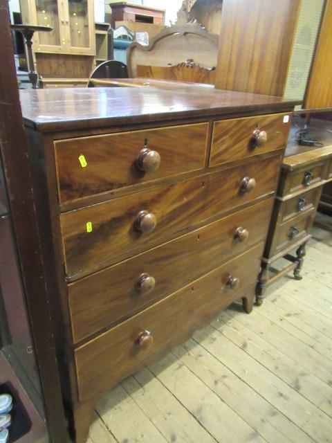 MAHOGANY CHEST OF DRAWERS Image