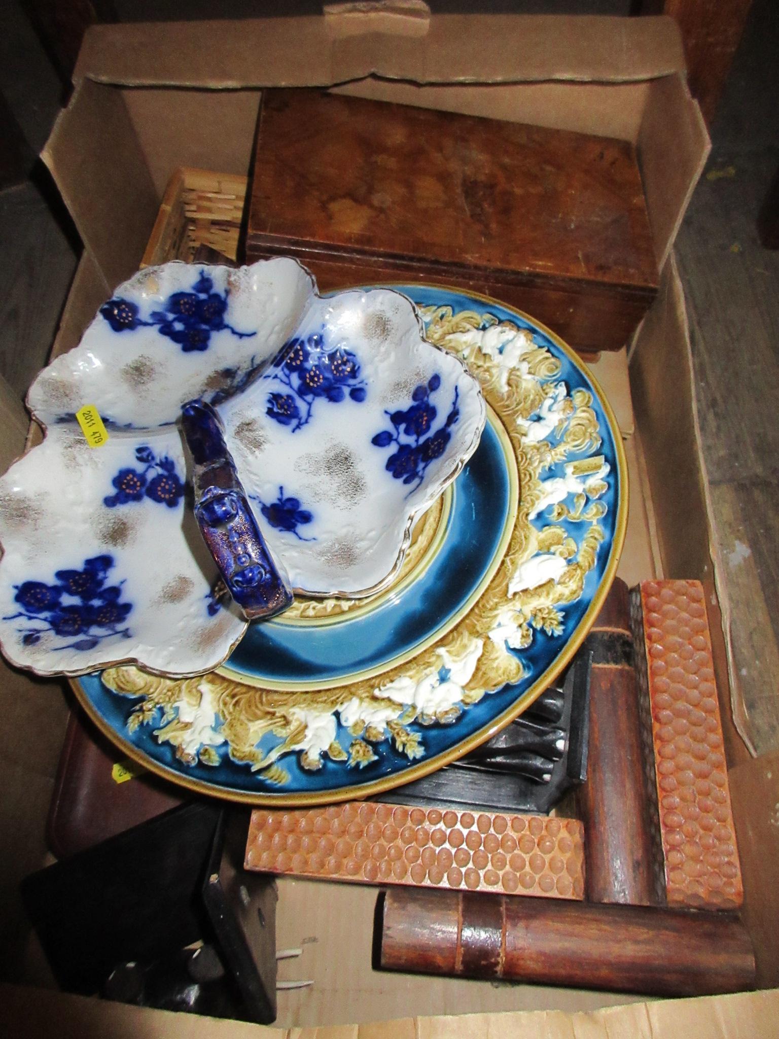 BOX OF MISCELLANEOUS ITEMS INCLUDING SCHUTZ PLATE Image