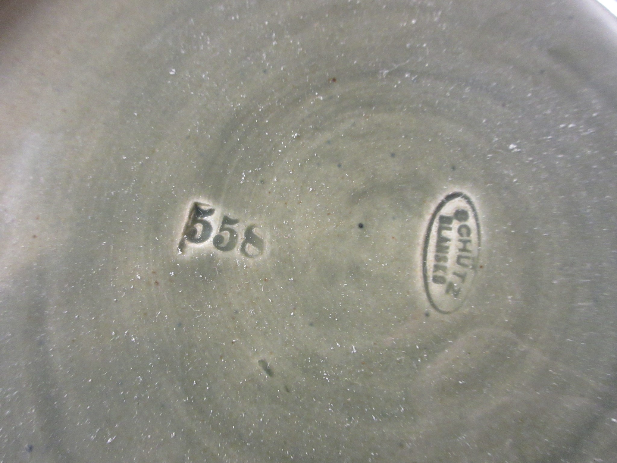 BOX OF MISCELLANEOUS ITEMS INCLUDING SCHUTZ PLATE Image