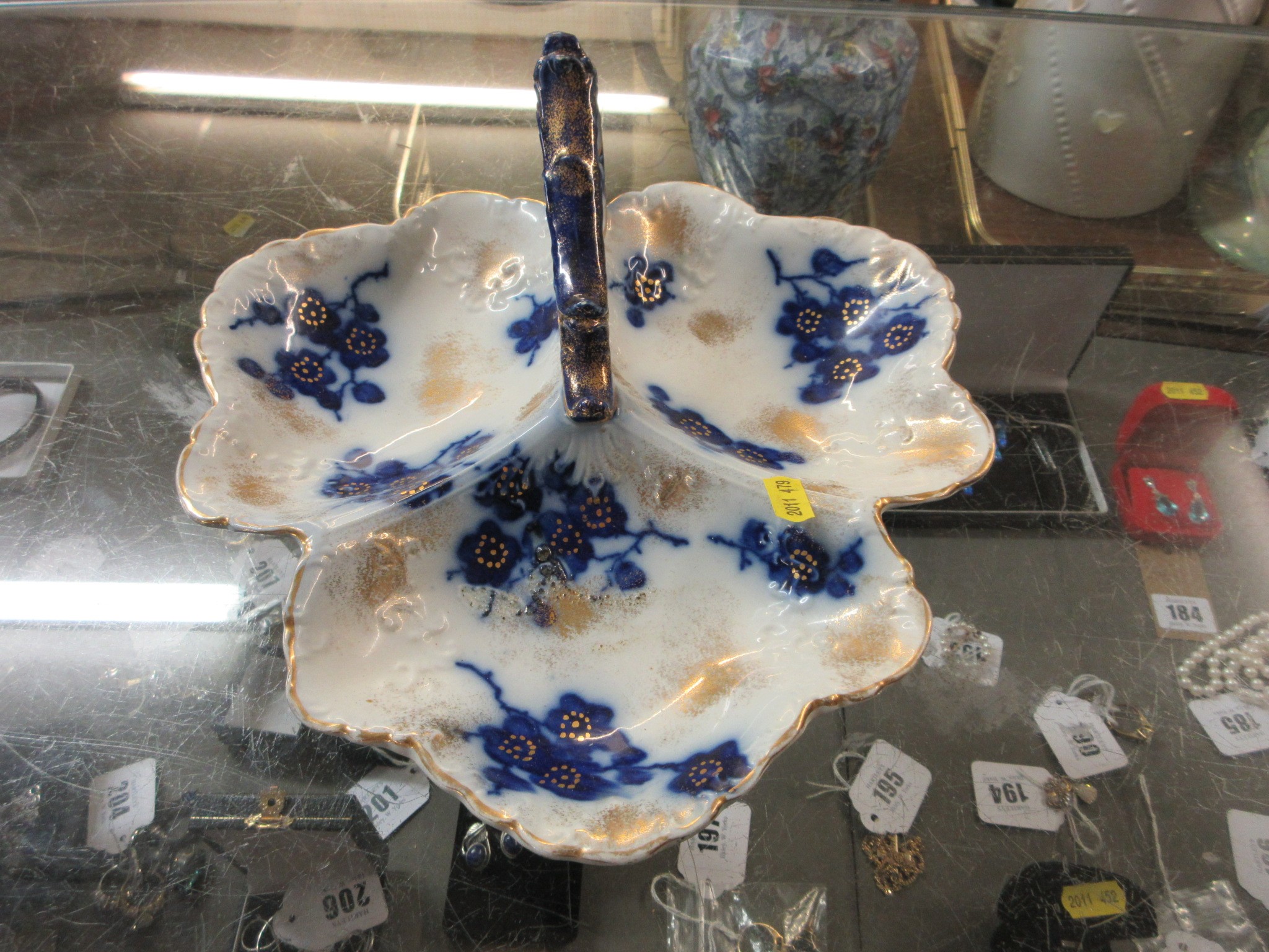 BOX OF MISCELLANEOUS ITEMS INCLUDING SCHUTZ PLATE Image
