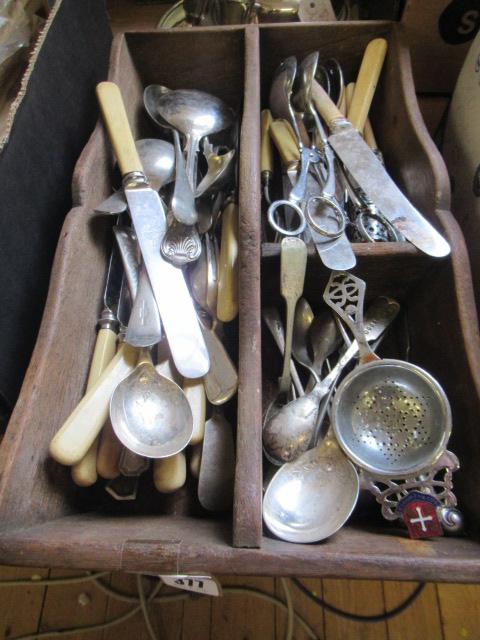 BUTLERS TRAY OF CUTLERY Image