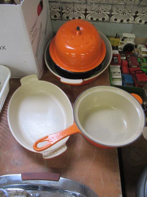 QUANTITY OF LE CREUSET PANS Image