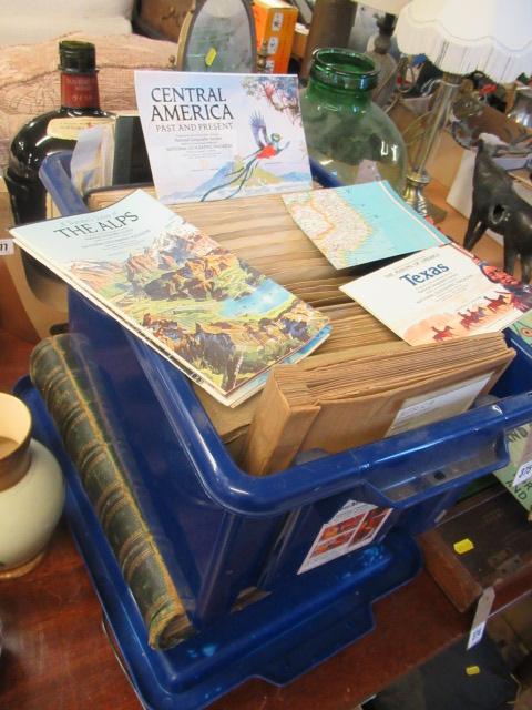 THE COMPREHENSIVE ATLAS AND GEOGRAPHY OF THE WORLD BOX OF MAPS Image