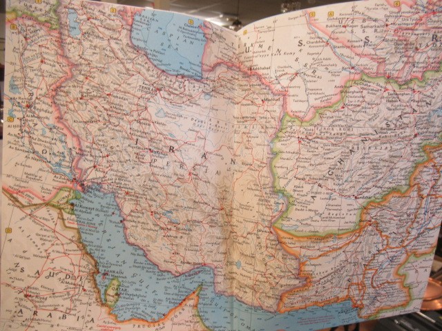 THE COMPREHENSIVE ATLAS AND GEOGRAPHY OF THE WORLD BOX OF MAPS Image