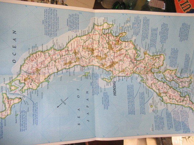 THE COMPREHENSIVE ATLAS AND GEOGRAPHY OF THE WORLD BOX OF MAPS Image