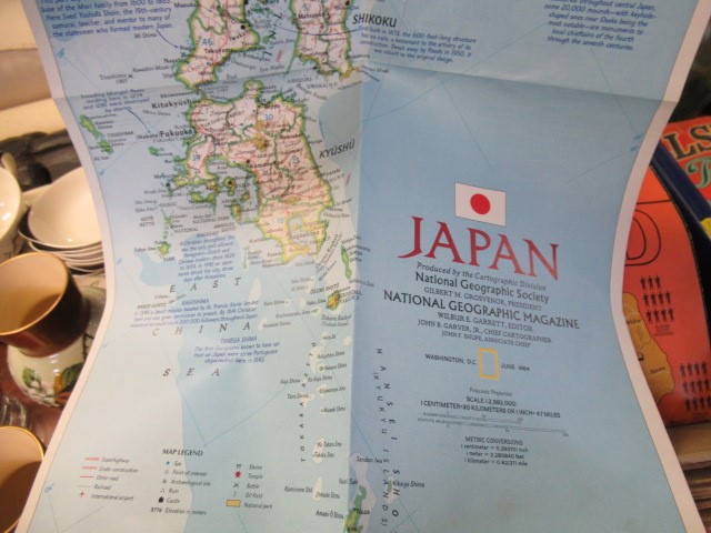 THE COMPREHENSIVE ATLAS AND GEOGRAPHY OF THE WORLD BOX OF MAPS Image