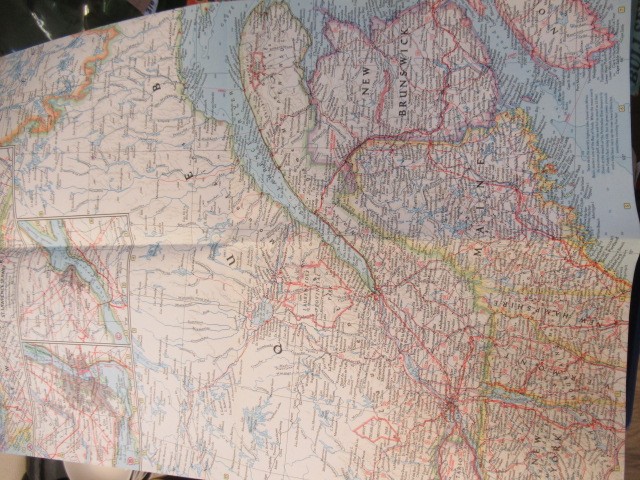 THE COMPREHENSIVE ATLAS AND GEOGRAPHY OF THE WORLD BOX OF MAPS Image