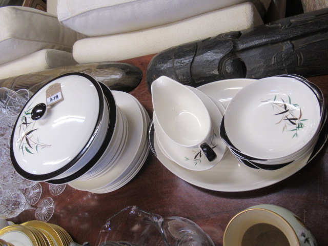 QUANTITY OF ROYAL DOULTON BAMBOO PATTERN DINNER SERVICE Image