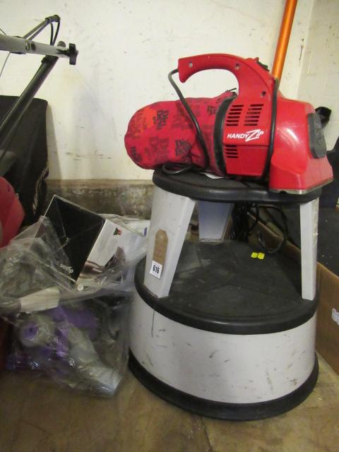 KICK STEP AND HAND HELD VACUUM Image