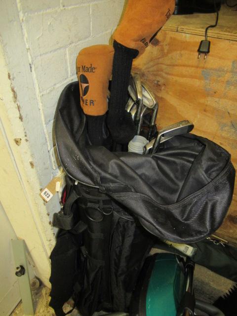 SET OF GOLF CLUBS INCLUDING TAYLOR MADE BURNER 9.5 Image