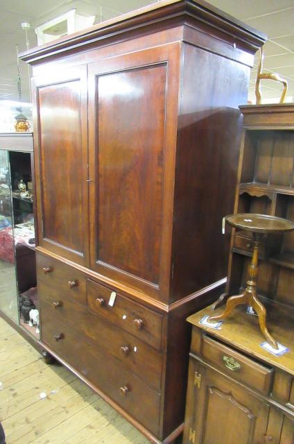 MAHOGANY CUPBOARD ON CHEST Image