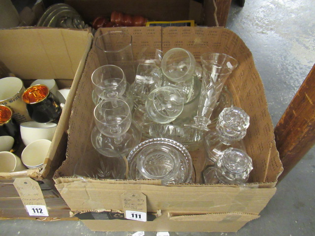 BOX OF GLASSWARE Image