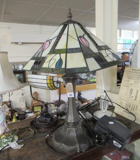 TIFFANY STYLE LAMP Image