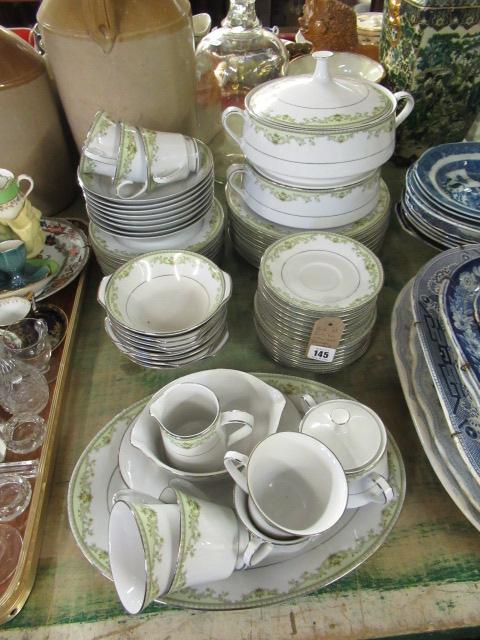 QUANTITY OF NORITAKE DINNERWARE Image