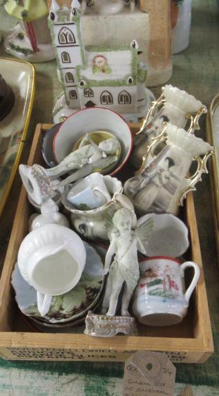 SMALL BOX OF ORIENTAL AND CONTINENTAL CHINA Image