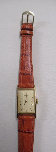LADY'S RECTANGULAR SEIKO WRISTWATCH Image