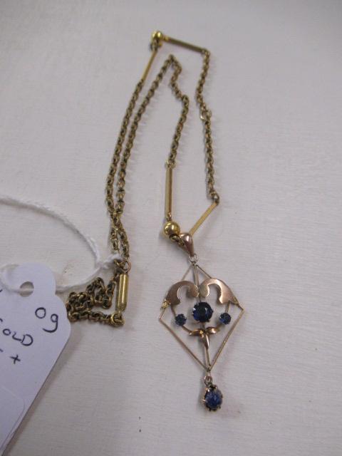9CT GOLD PENDANT AND CHAIN Image
