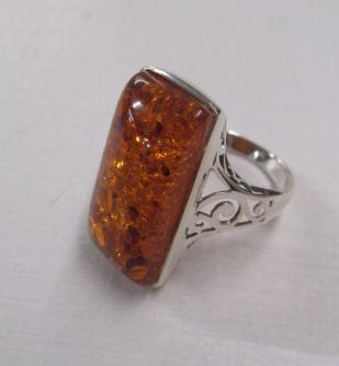 SILVER AND AMBER RING Image