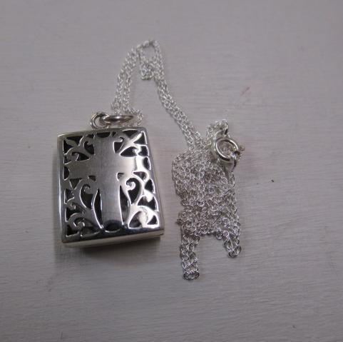 SILVER LOCKET AND CHAIN Image